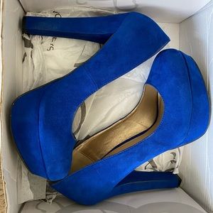 Beautiful blue heels! Good quality statement shoe.